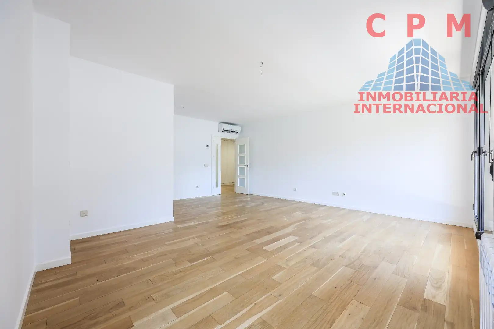 Living room of Flat for rent in Madrid  with Air Conditioner, Heating and Parquet flooring