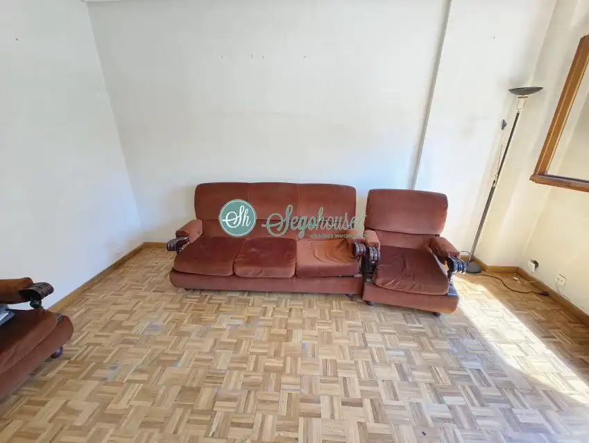 Sala de estar de Piso en venta en Segovia con Calefacción, Parquet y Trastero