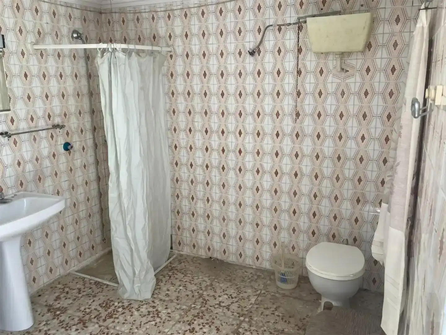 Bany de Pis en venda en Ibros amb Traster, Moblat i Balcó