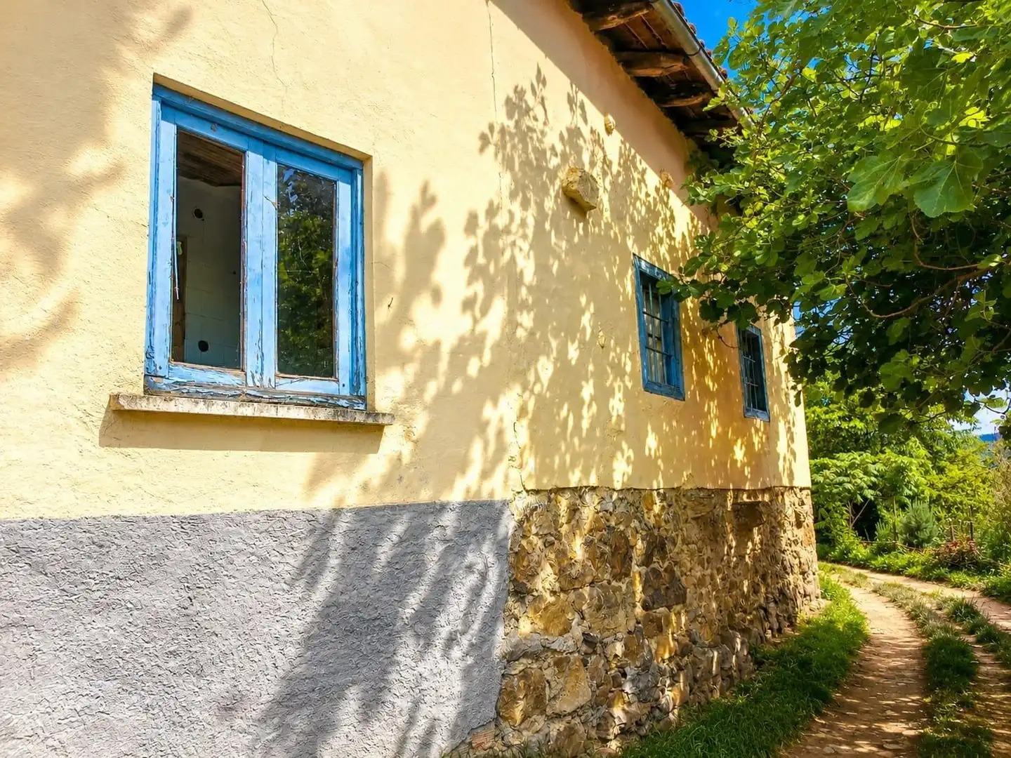 Vista exterior de Casa o xalet en venda en Lena