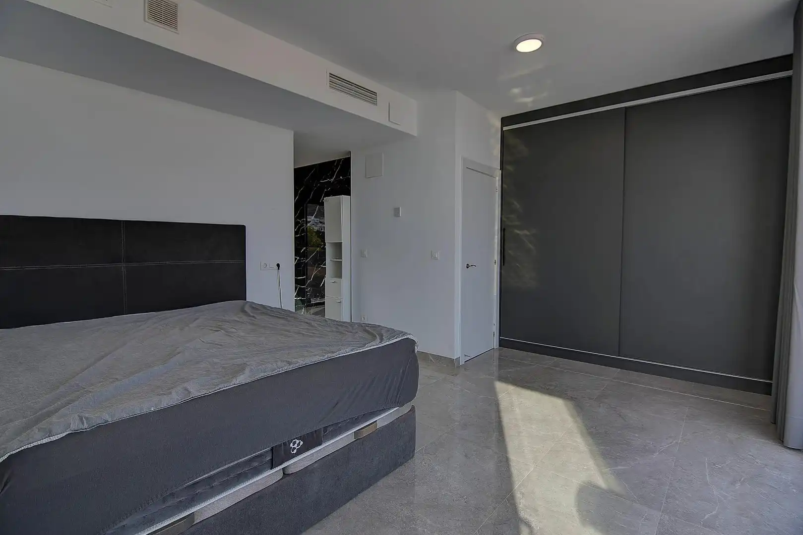 Villa con piscina in vendita a Golf Bahía, imagen 46