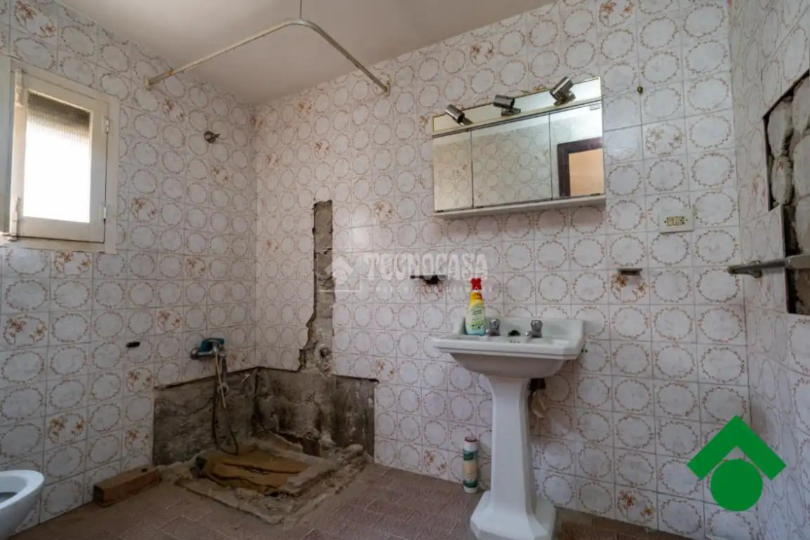 Baño de Casa adosada en venta en Valderrubio