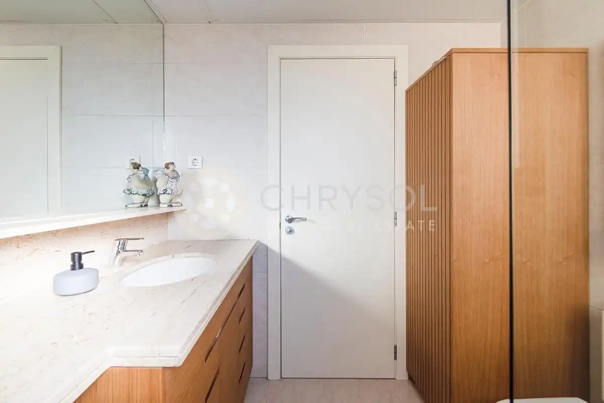 Bathroom of Flat for sale in Barcelona  with Air Conditioner, Heating and Private garden