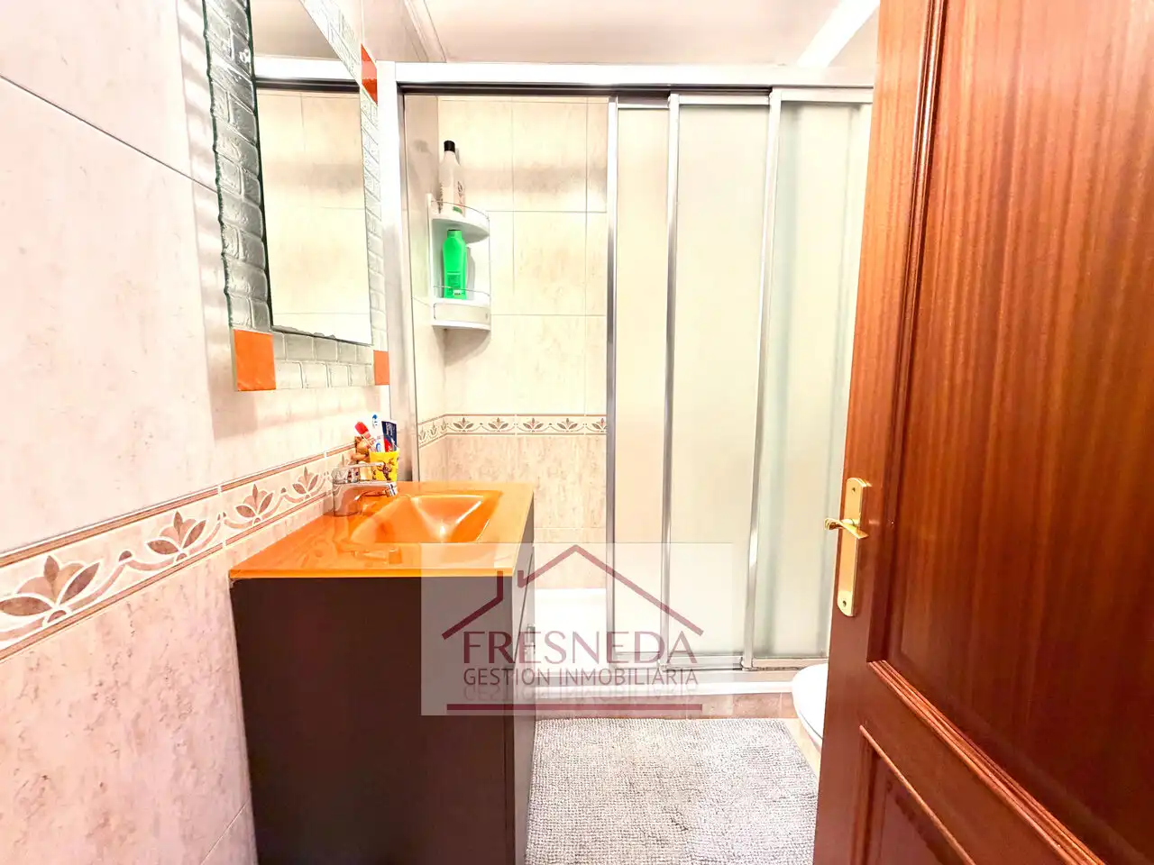 Bany de Casa adosada en venda en Siero amb Calefacció, Jardí privat i Parquet