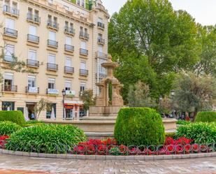 Vista exterior de Pis en venda en  Granada Capital amb Calefacció, Parquet i Terrassa