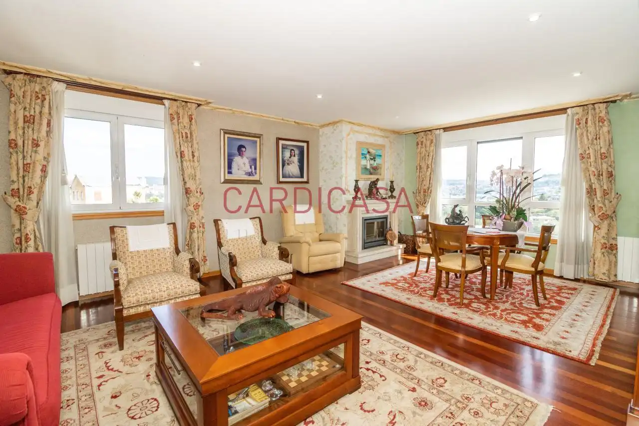 Sala de estar de Casa o chalet en venta en Vigo  con Calefacción, Jardín privado y Parquet