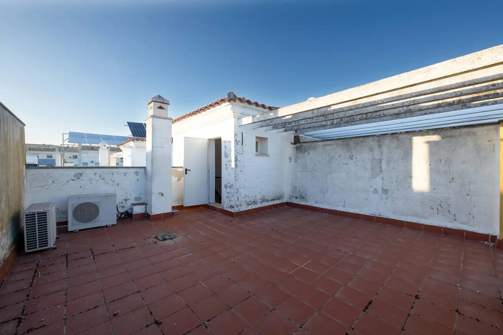 Terrassa de Casa adosada en venda en Dos Hermanas amb Aire condicionat, Calefacció i Jardí privat