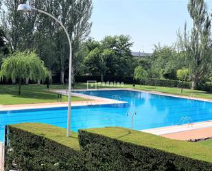 Piscina de Pis en venda en El Escorial amb Calefacció, Parquet i Terrassa