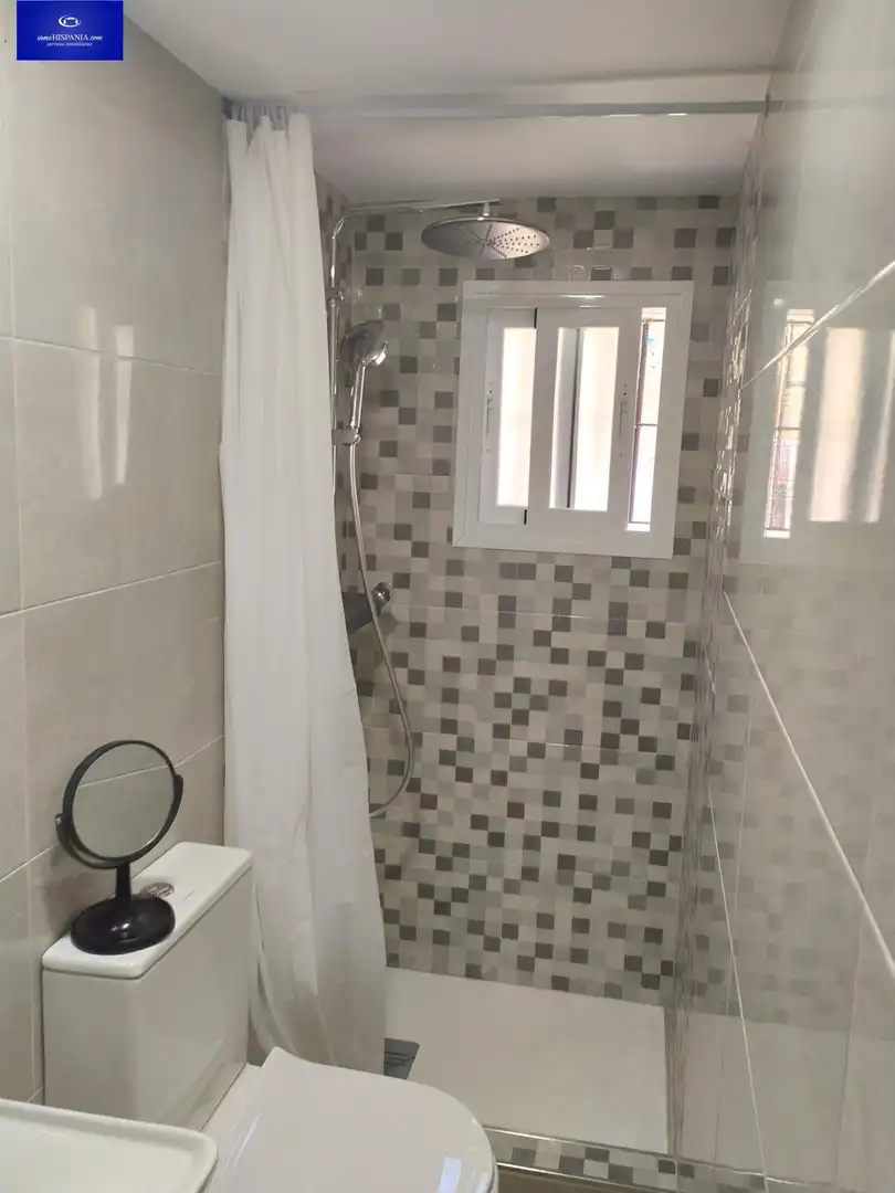 Badezimmer von Erdgeschoss zur Miete in Cádiz mit Möbliert