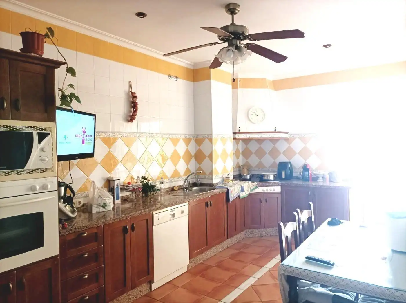 Cuina de Casa o xalet en venda en Utrera amb Aire condicionat, Calefacció i Terrassa