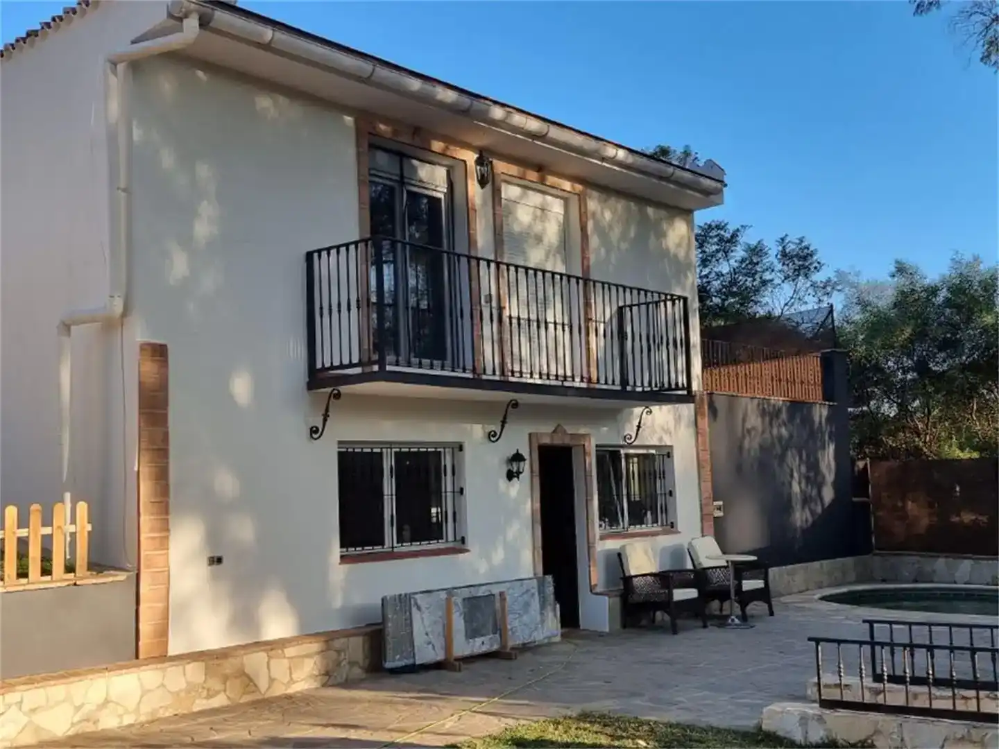 Vista exterior de Casa o xalet de lloguer en Marbella amb Piscina i Balcó
