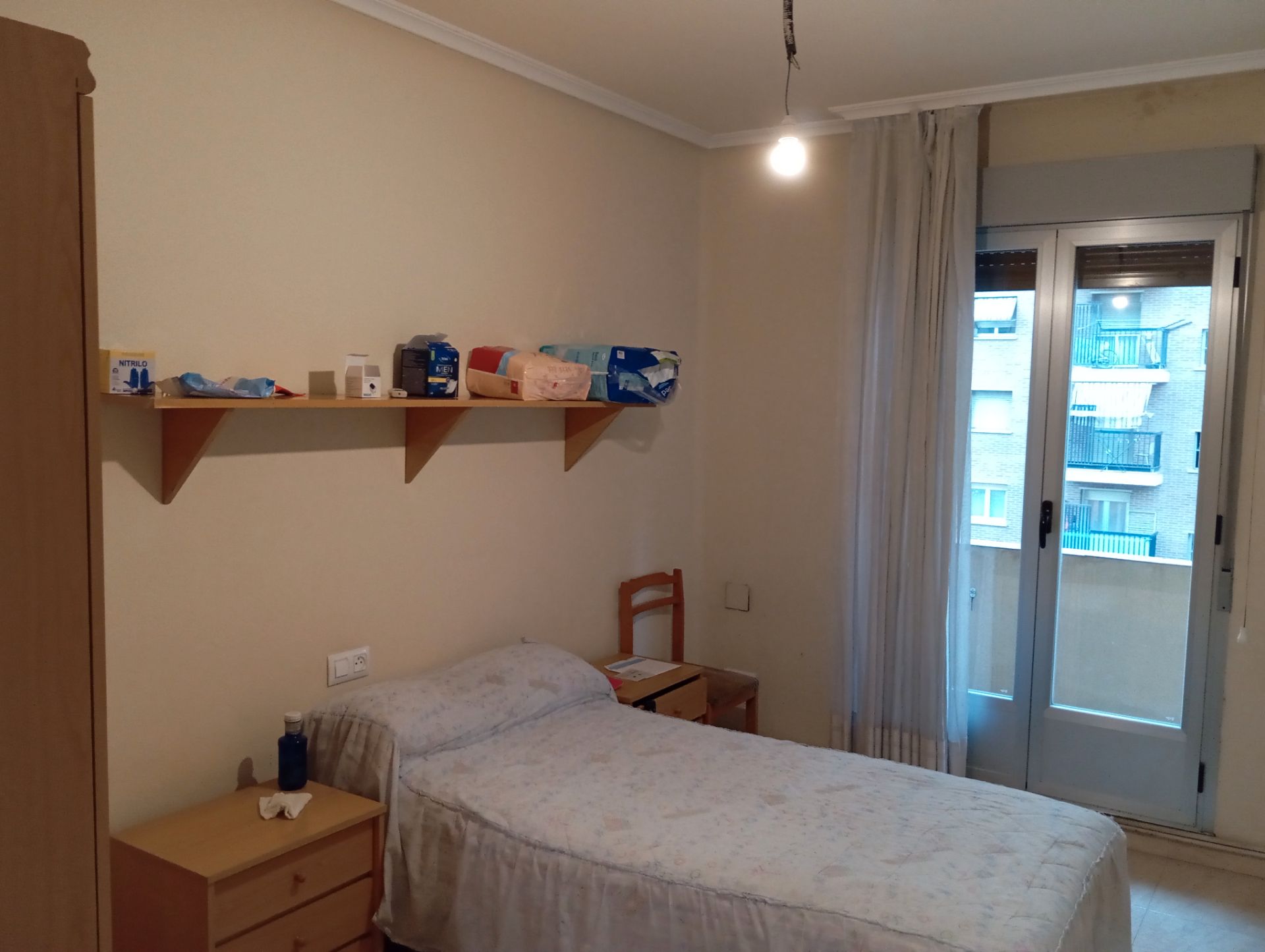 Dormitori de Apartament de lloguer en  Logroño amb Calefacció i Moblat