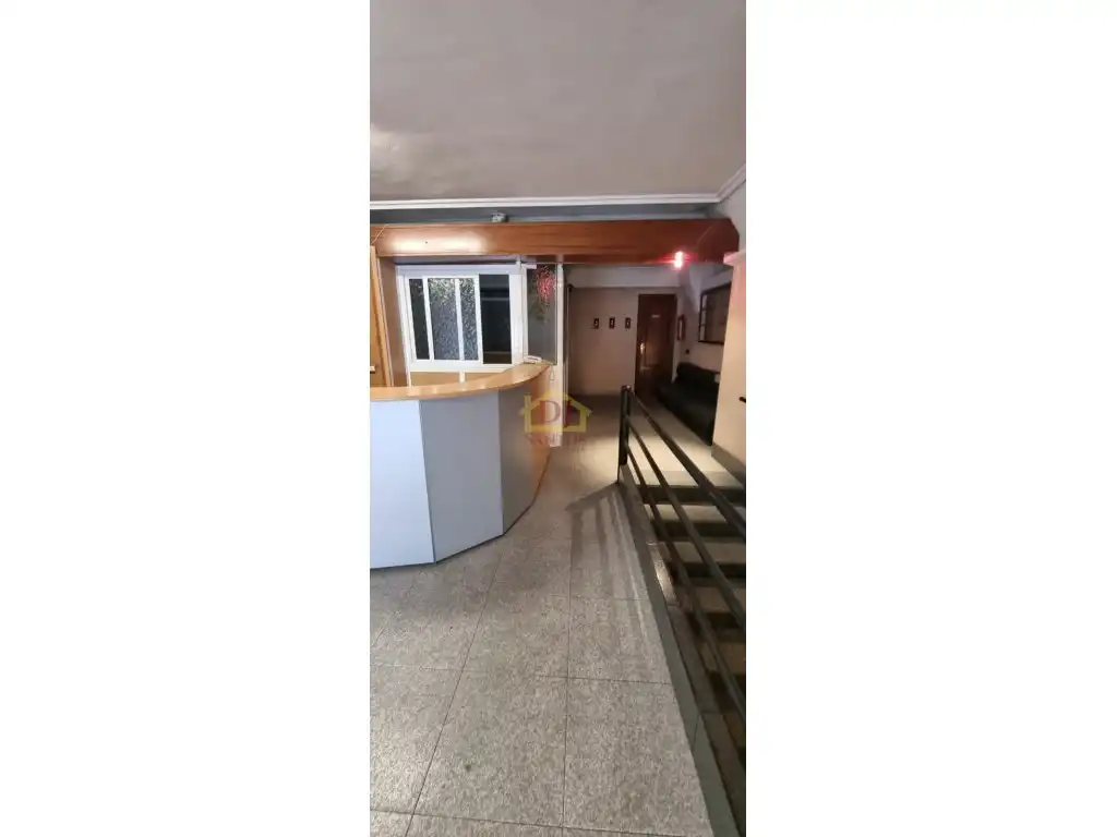Oficina de lloguer a Avenida de Alfonso VI, Salesas