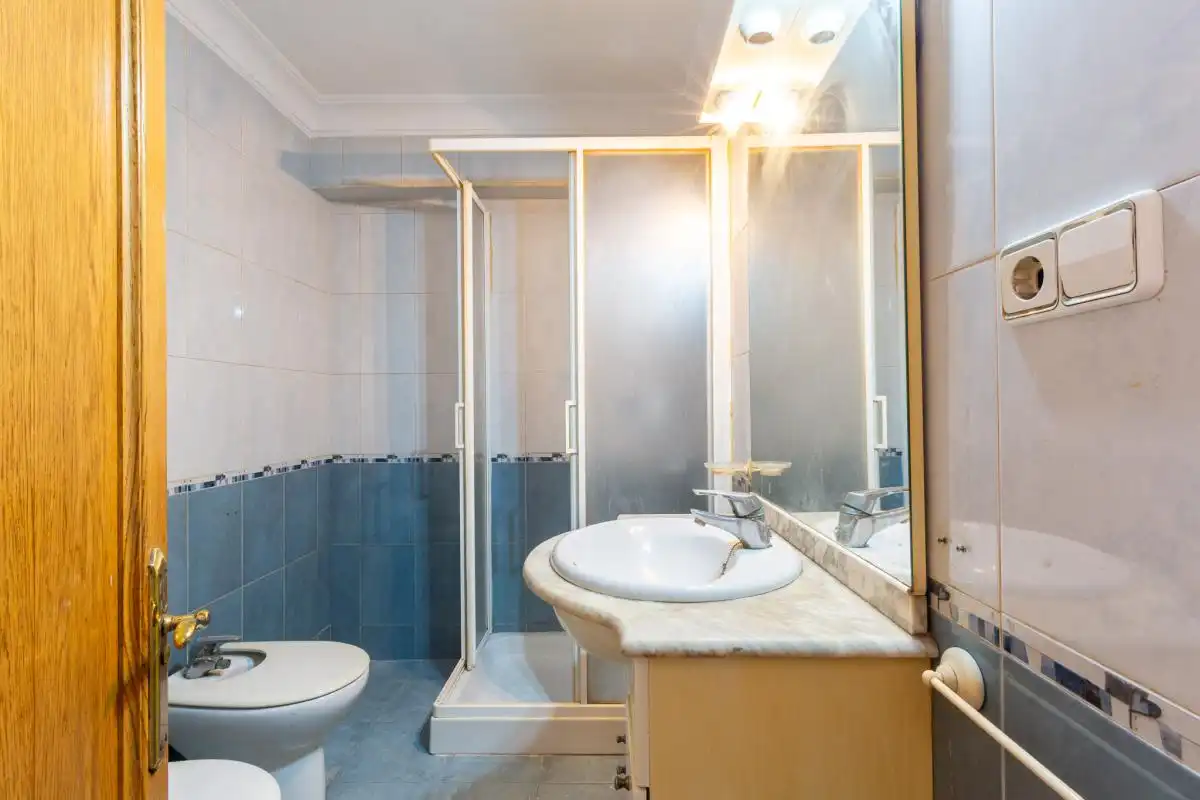 Baño de Piso en venta en Paterna con Calefacción