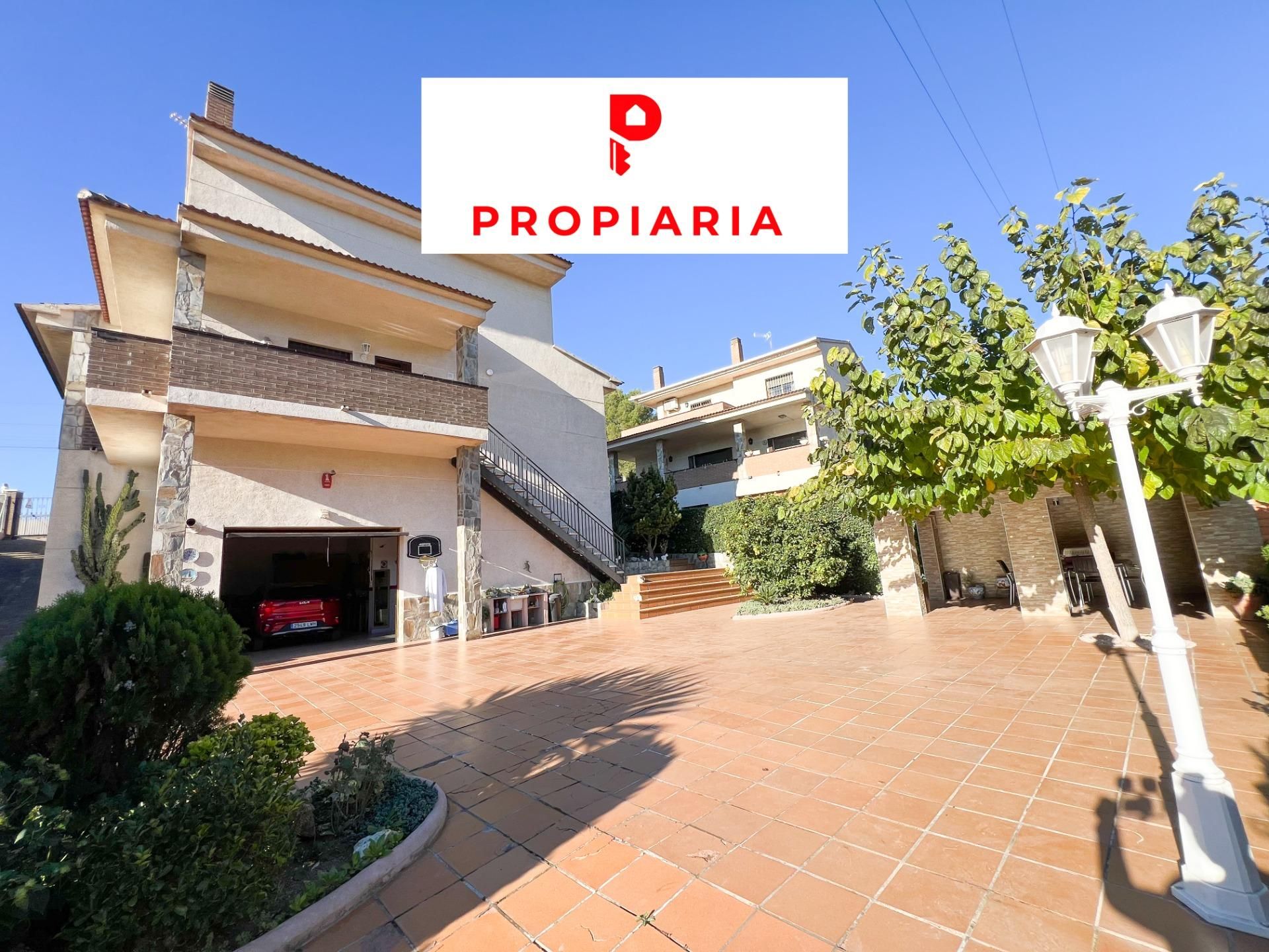 Vista exterior de Casa o xalet en venda en Abrera amb Aire condicionat, Calefacció i Jardí privat