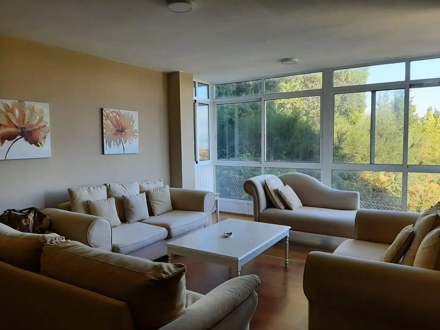 Sala d'estar de Pis de lloguer en O Grove   amb Aire condicionat, Calefacció i Parquet