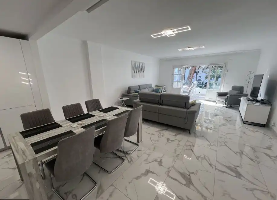 Sala de estar de Apartamento en venta en Estepona con Aire acondicionado, Calefacción y Terraza