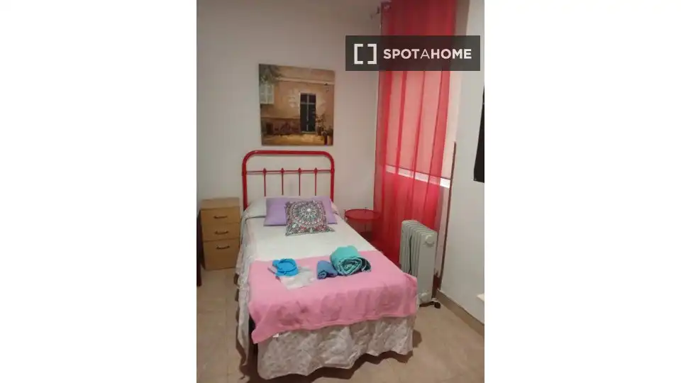 Bedroom of Flat for share in Jaén  with Air Conditioner, Heating and Terrace