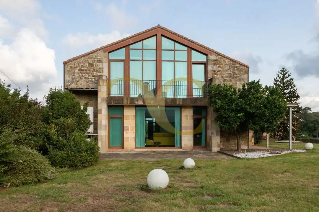 Vista exterior de Casa o chalet en venta en Santa Cruz de Bezana con Aire acondicionado, Calefacción y Jardín privado