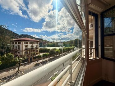 Piso con balcón en venta en Gros