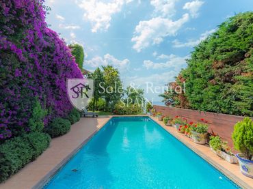 Casa con piscina in vendita a Montgoda