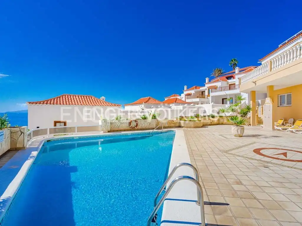 Außenansicht von Wohnung zum Verkauf in Santiago del Teide mit Terrasse und Schwimmbad
