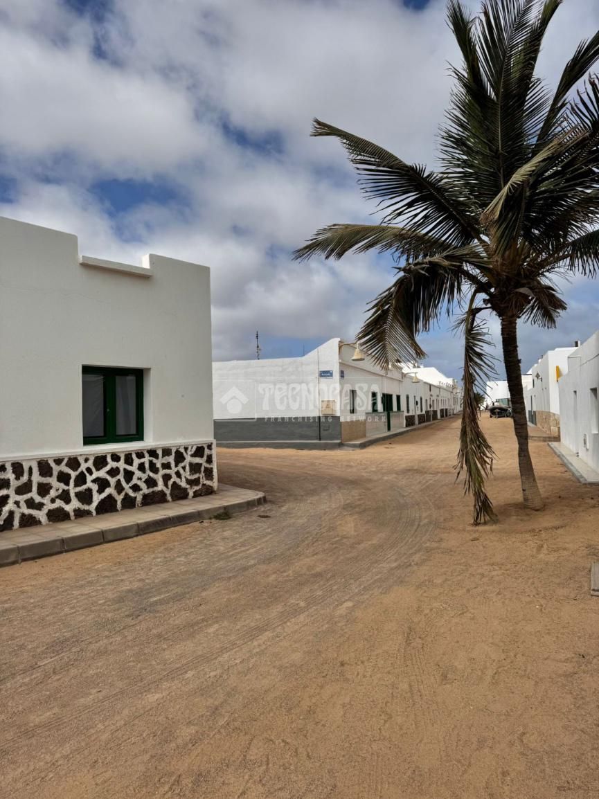 Single-family semi-detached for sale in La Graciosa