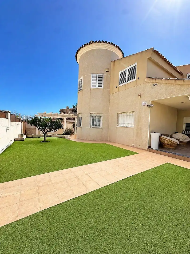 Garden of Houses for sale in Cartagena  with Air Conditioner, Heating and Private garden
