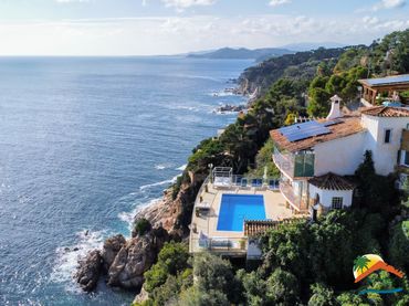 Villa con balcone in vendita a Canyelles