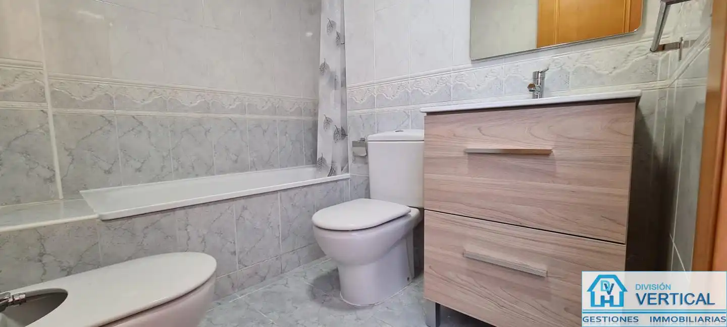 Baño de Piso en venta en Manises con Aire acondicionado, Calefacción y Trastero