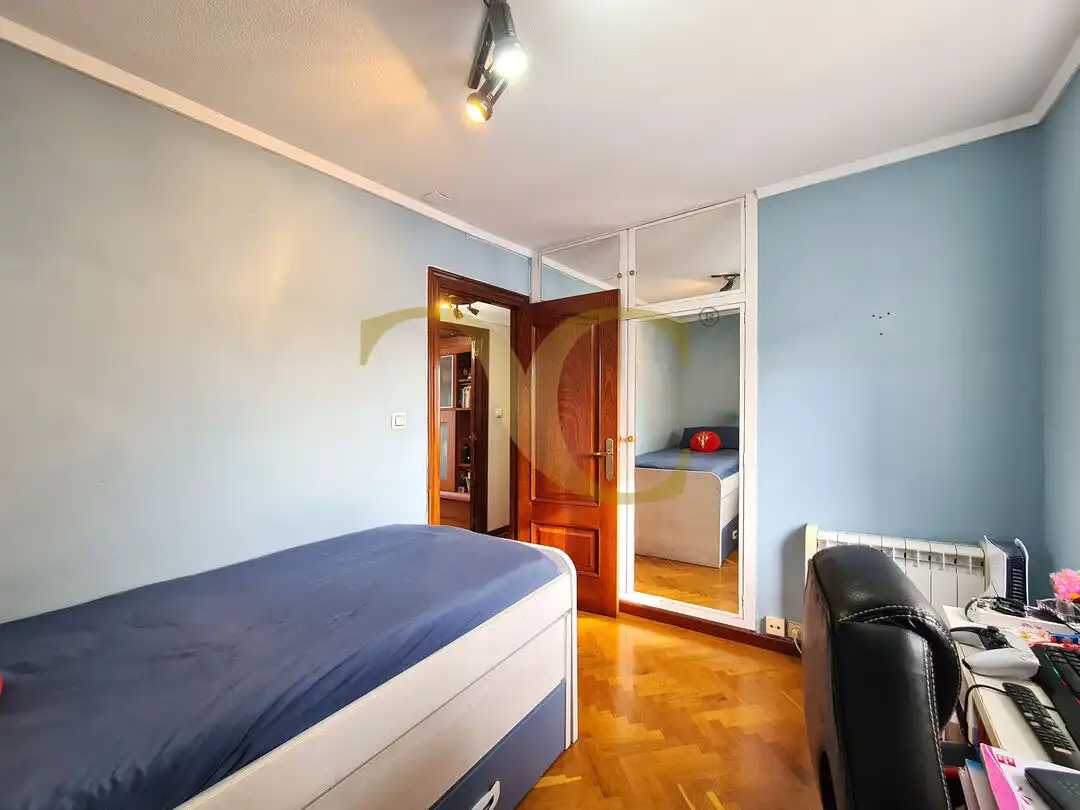 Habitación de Piso en venta en Gijón  con Calefacción