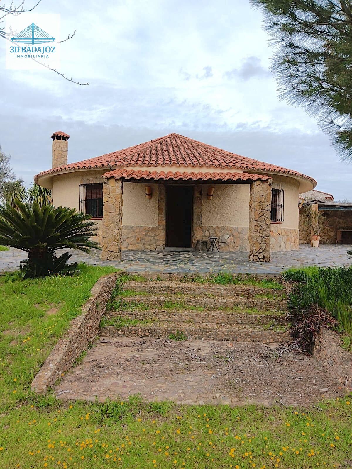Exterior view of House or chalet for sale in Badajoz Capital  with Storage room