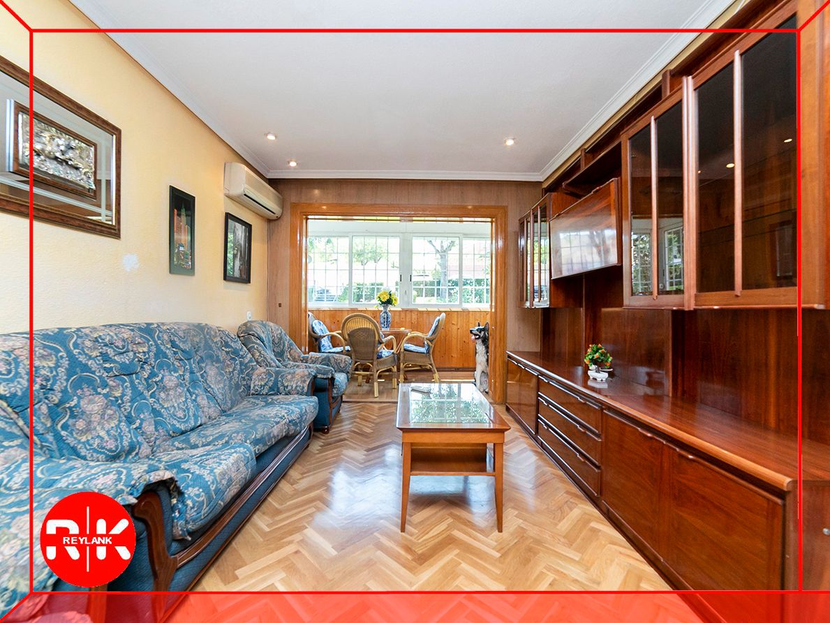 Living room of Flat for sale in Coslada  with Air Conditioner, Heating and Parquet flooring