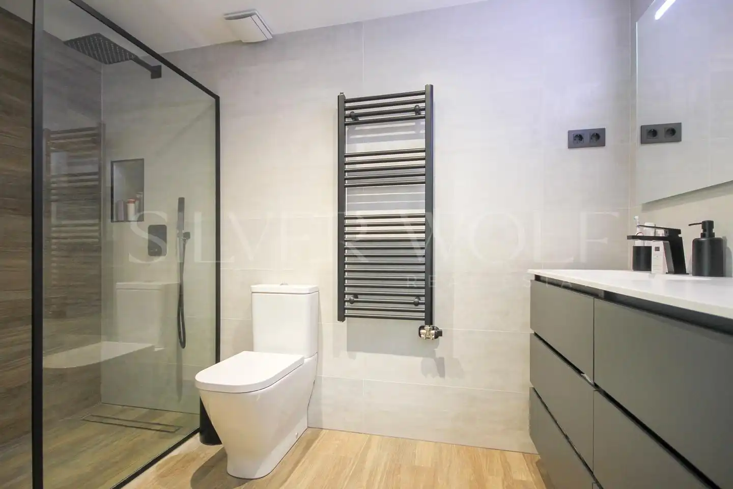 Bathroom of Flat for sale in Gavà  with Air Conditioner, Heating and Parquet flooring