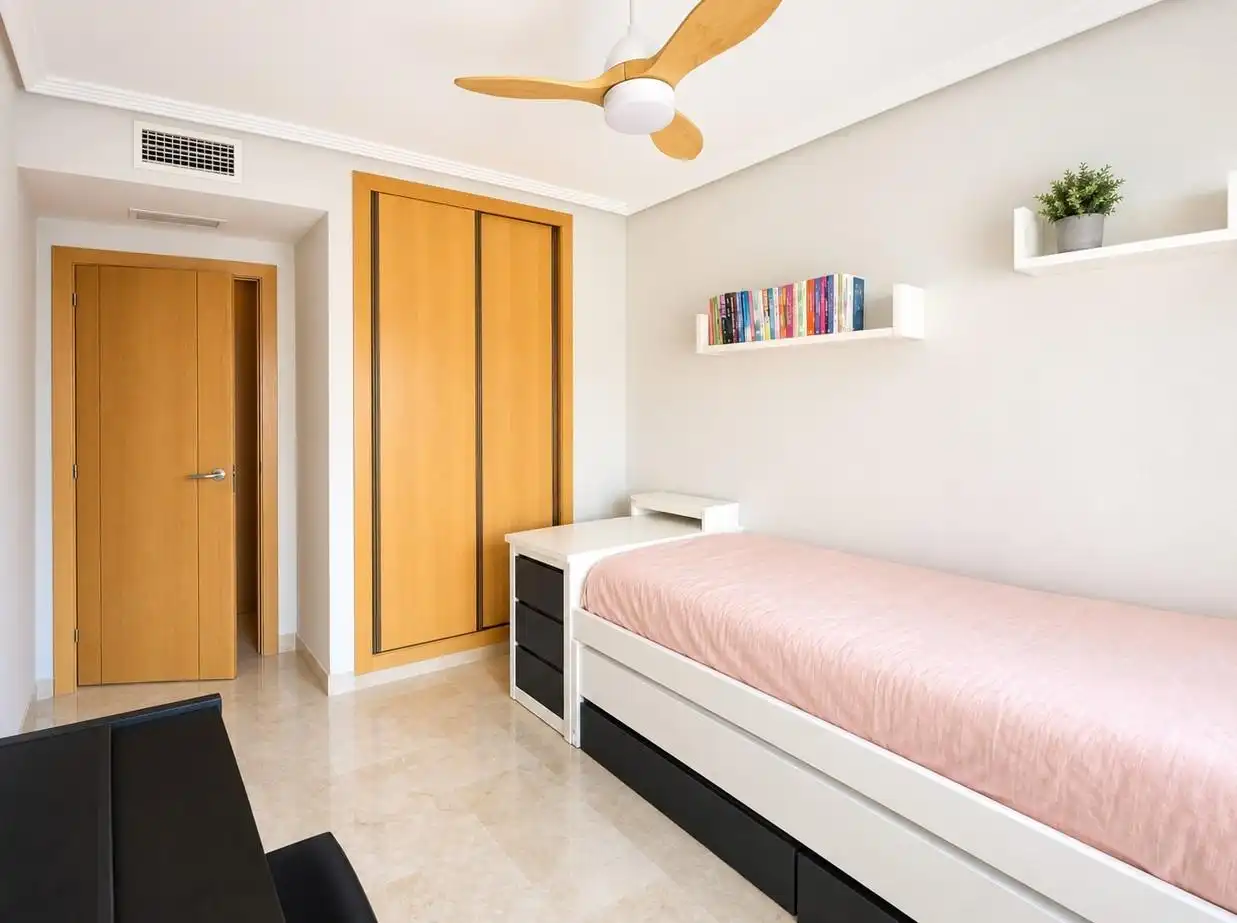 Habitación de Piso en venta en Alicante / Alacant con Aire acondicionado, Calefacción y Terraza