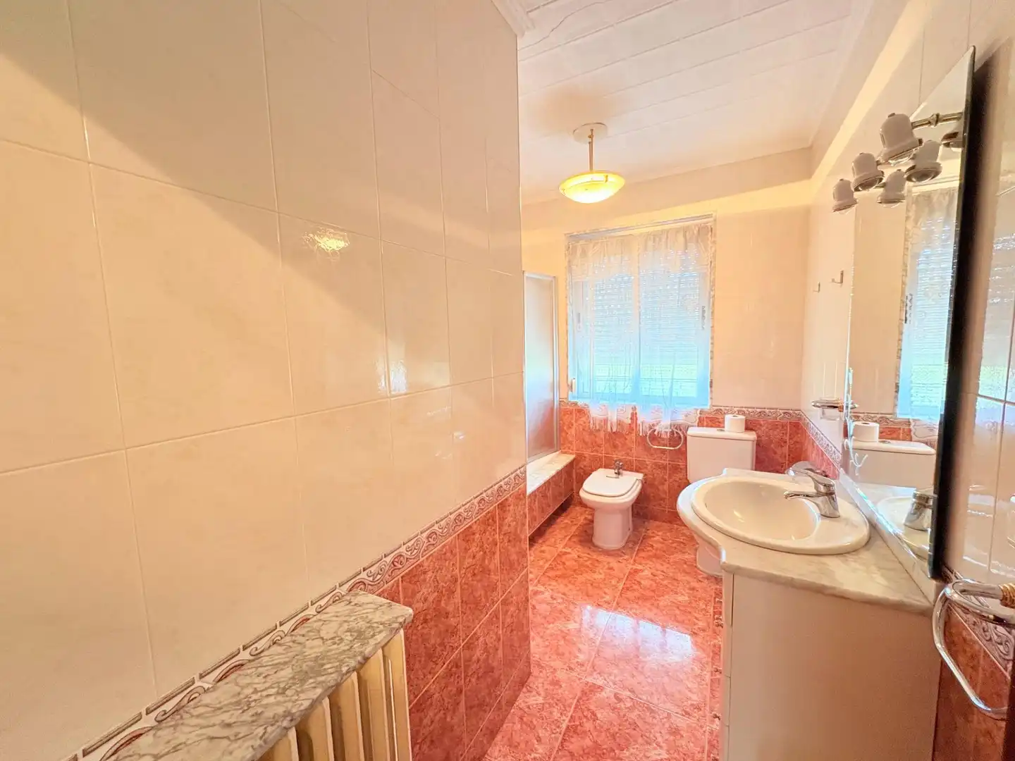 Baño de Casa o chalet en venta en Torre del Bierzo con Calefacción, Jardín privado y Trastero