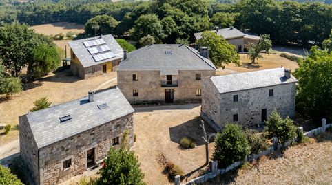 Hotel rural de piedra con restaurante y 2 viviendas en Friol