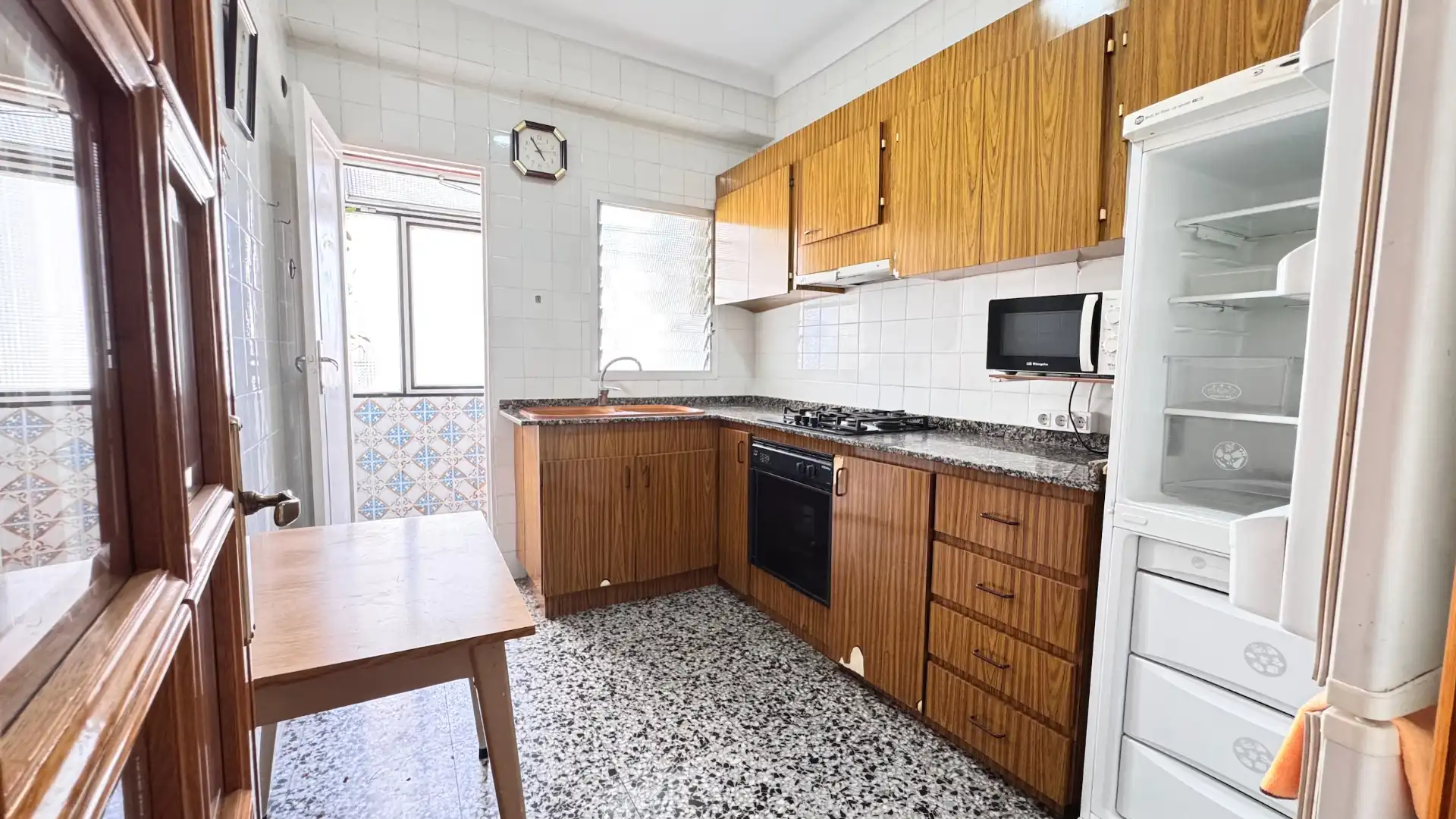 Kitchen of Apartments for sale in Valencia  with Furnished, Oven and Washing machine