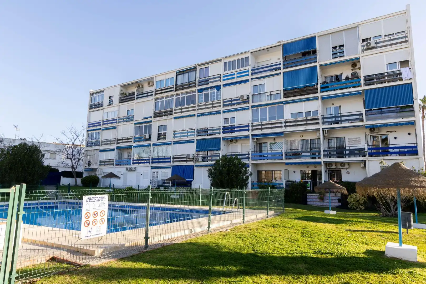 Vista exterior de Apartamento en venta en Torremolinos con Jardín privado, Terraza y Piscina comunitaria