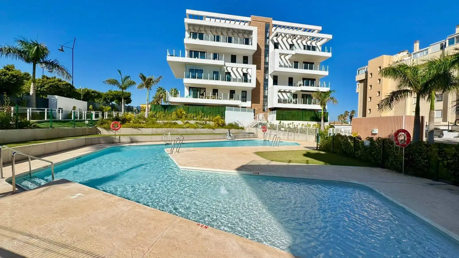 Piscina de Apartamento de alquiler en Torremolinos con Aire acondicionado, Calefacción y Jardín privado