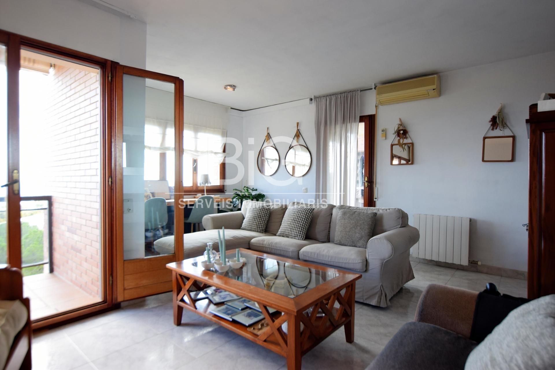 Sala de estar de Piso en venta en Vilassar de Dalt con Calefacción, Jardín privado y Terraza