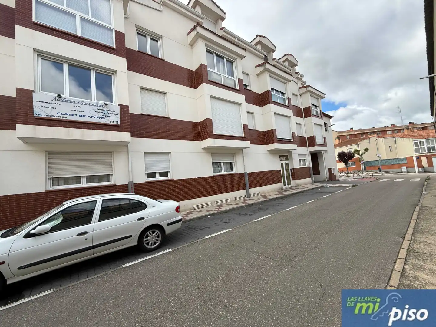 Aparcament de Pis en venda en Santovenia de Pisuerga amb Aire condicionat, Calefacció i Parquet