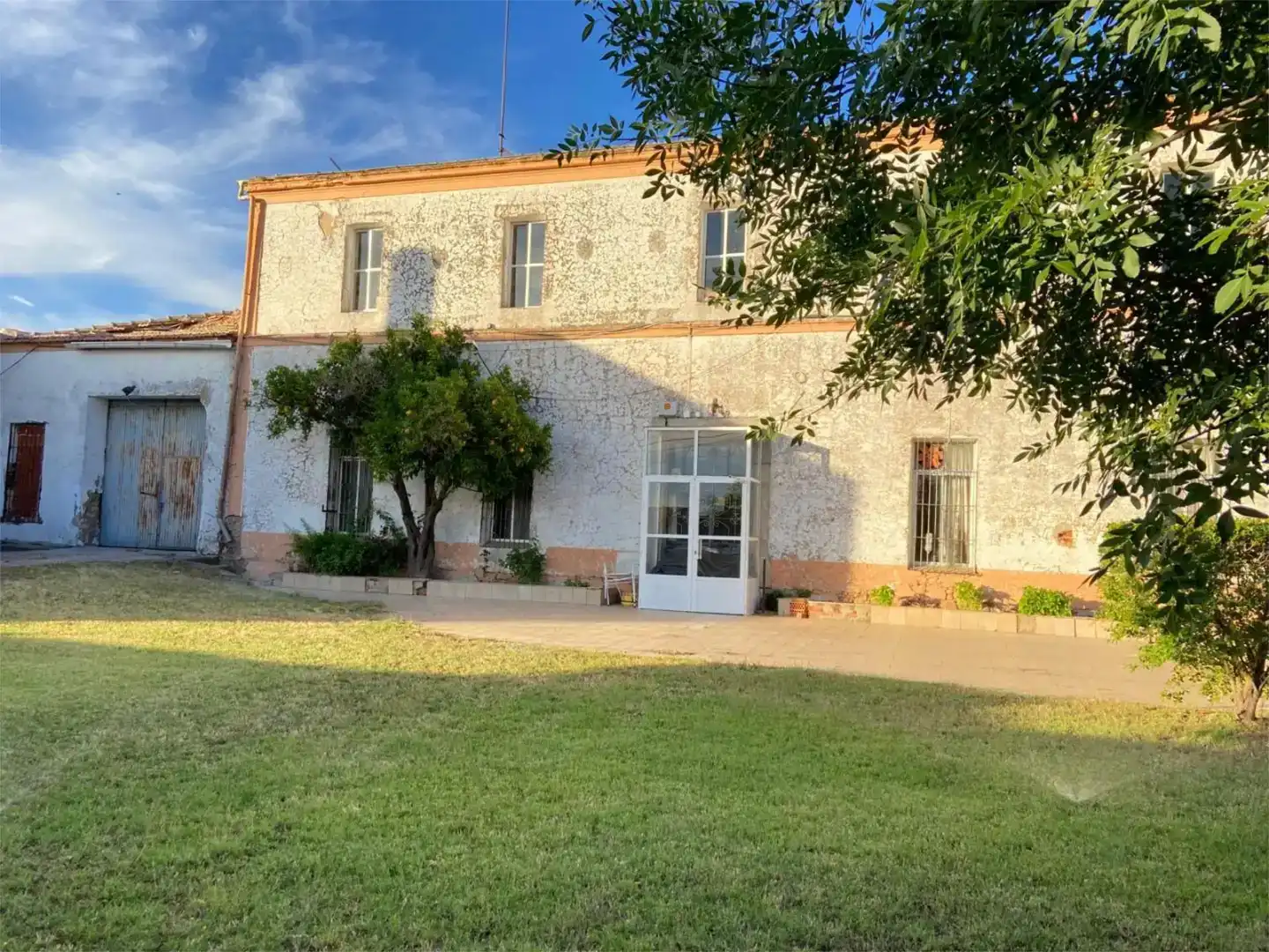 Vista exterior de Nave industrial en venta en Ibahernando, Cáceres