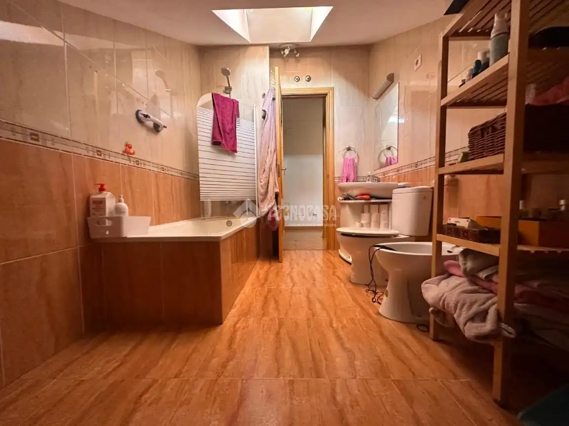 Baño de Piso en venta en Fuenlabrada con Calefacción y Terraza