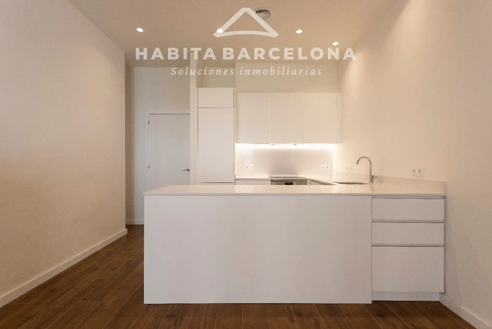 Cocina de Dúplex en venta en Barcelona con Aire acondicionado, Calefacción y Jardín privado