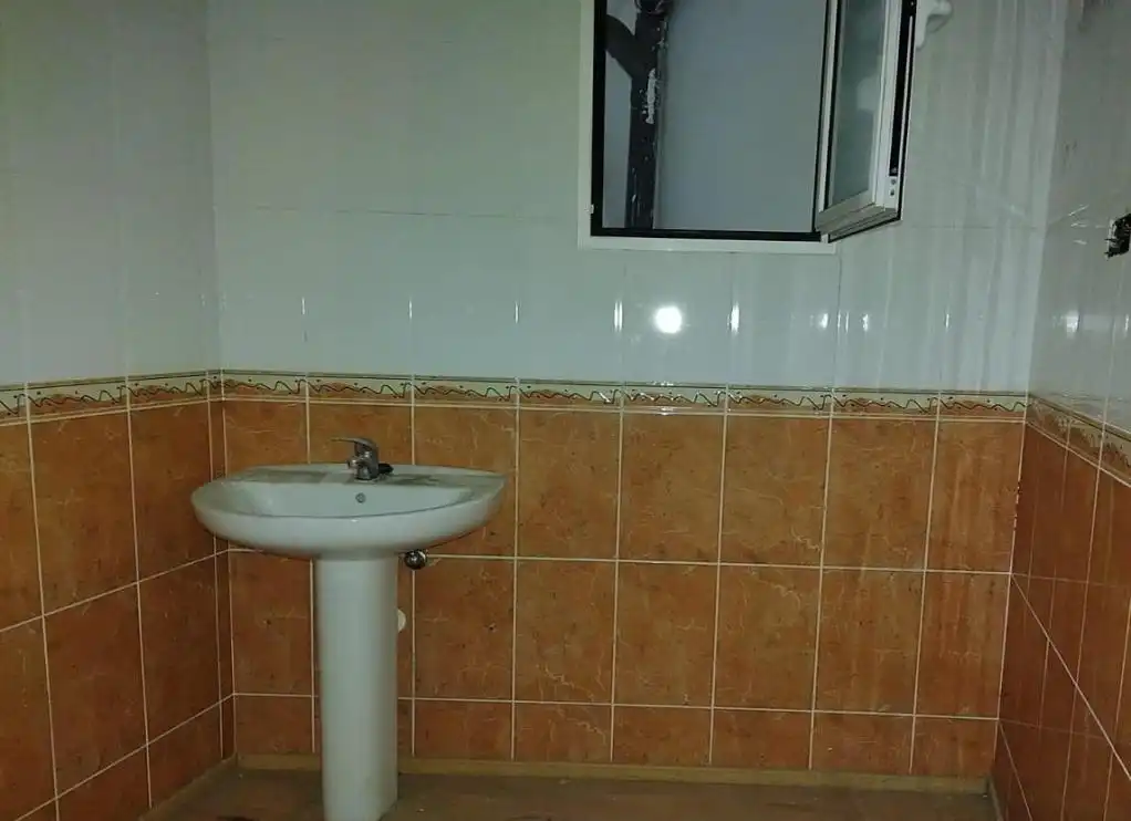 Baño de Local en venta en Caudete