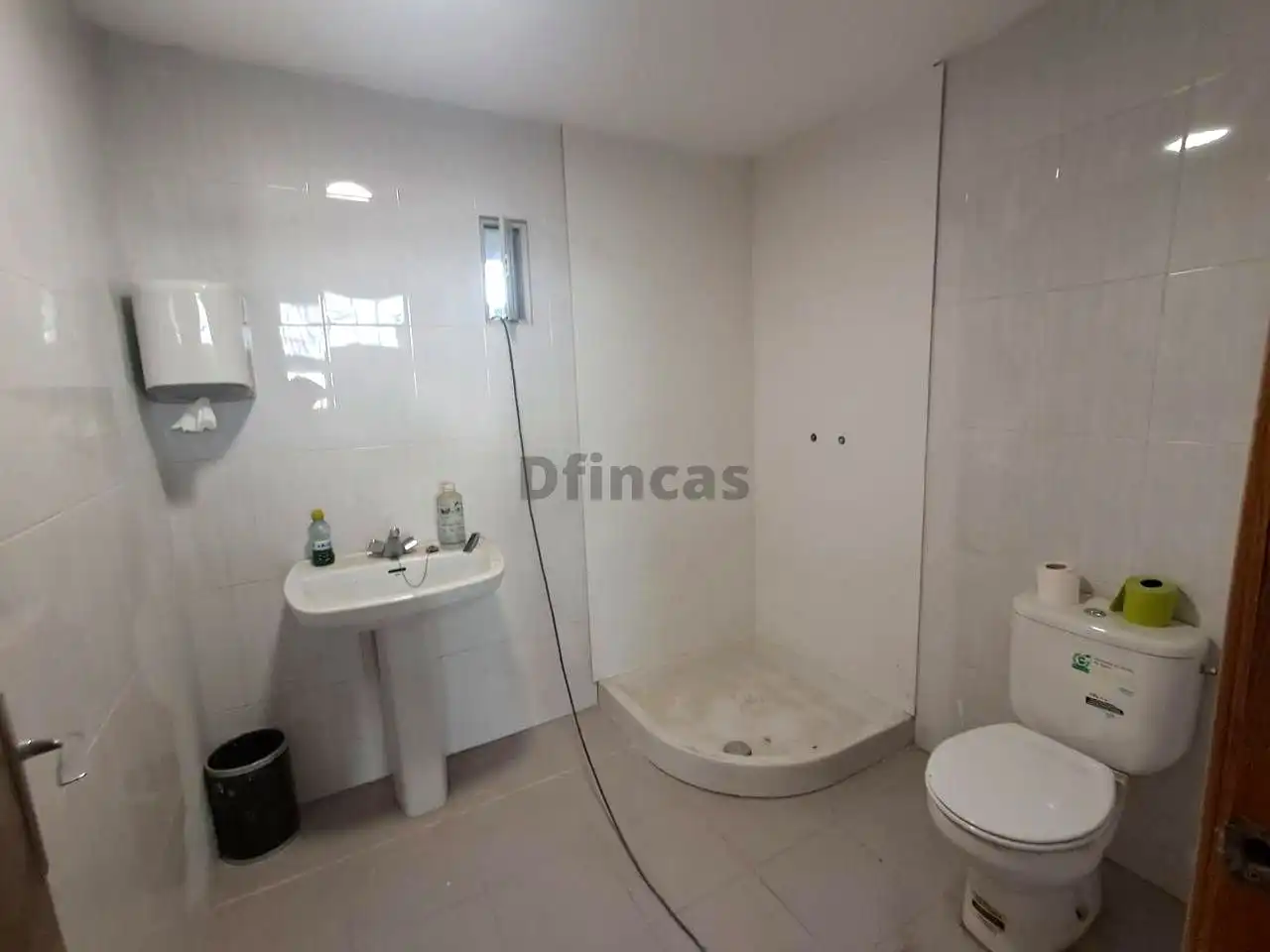 Baño de Nave industrial de alquiler en Teruel