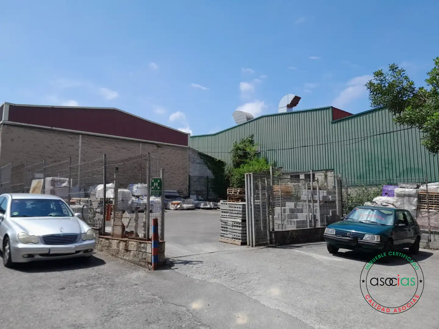 Vista exterior de Nave industrial en venta en Gijón 