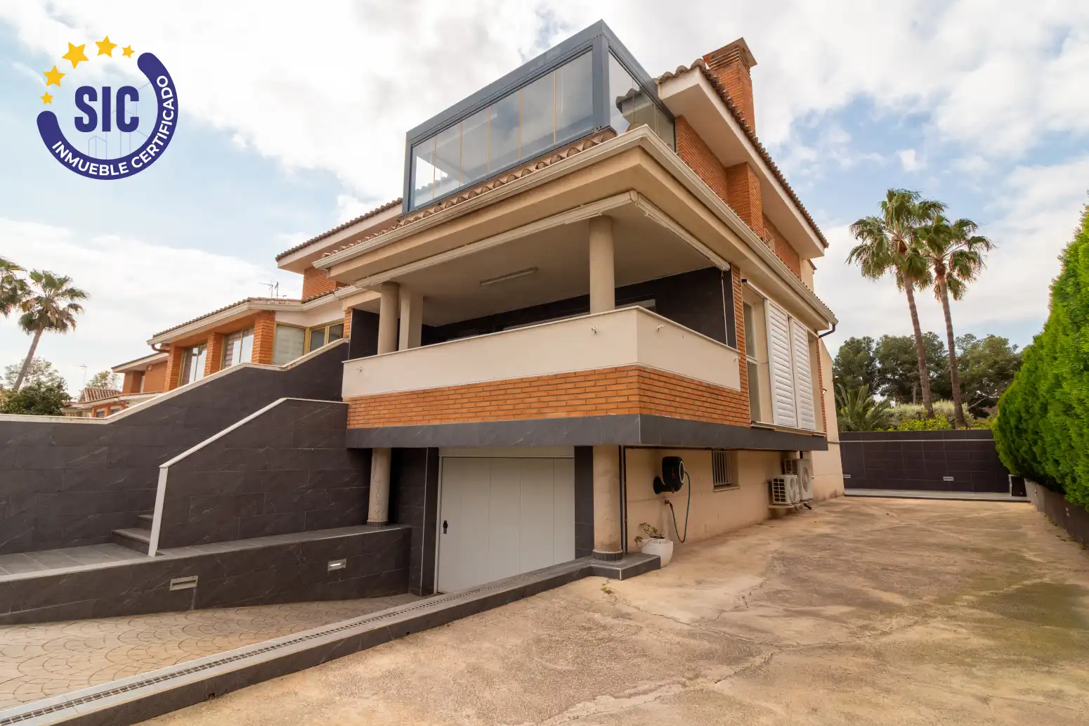 Vista exterior de Casa adosada en venda en Sagunto / Sagunt amb Aire condicionat, Jardí privat i Parquet