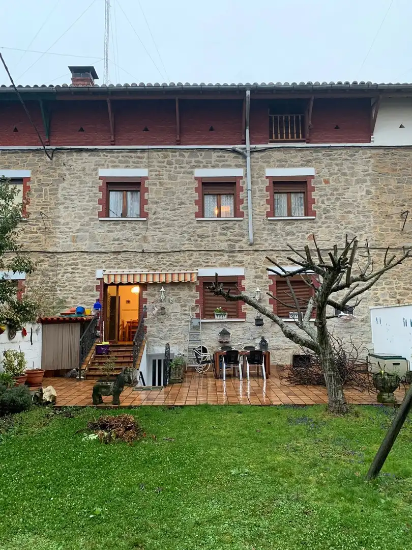 Vista exterior de Casa o xalet en venda en Vitoria - Gasteiz amb Traster i Moblat